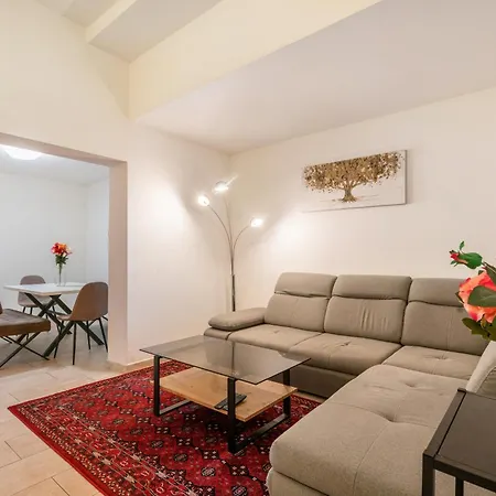 - Aldars 8 Aparthotel Munich