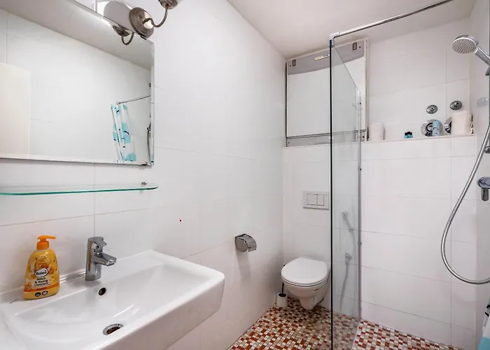 - Aldars 8 公寓式酒店