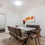 Ξενοδοχείο με διαμερίσματα Aldars Urban Loft Suite No.8