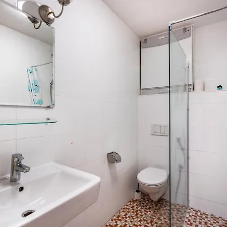 - Aldars 8 アパートホテル