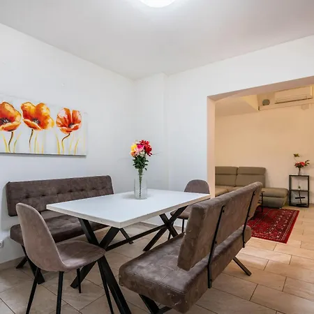 アパートホテル - Aldars 8 3*