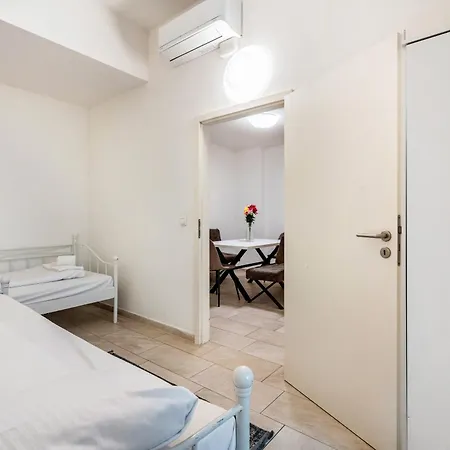 - Aldars 8 アパートホテル 3*